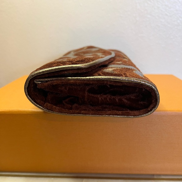 Bloomingdales Velour Clutch - Picture 4 of 11